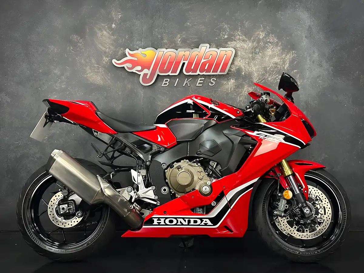 Used 2017 Honda CBR1000RR Fireblade 1000 Red - Front View