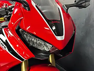 Used 2017 Honda CBR1000RR Fireblade 1000 Red - Interior and Exterior details 10