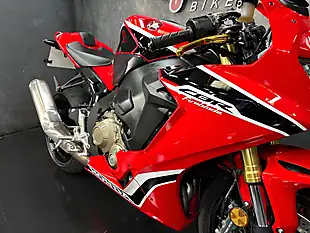 Used 2017 Honda CBR1000RR Fireblade 1000 Red - Interior and Exterior details 12