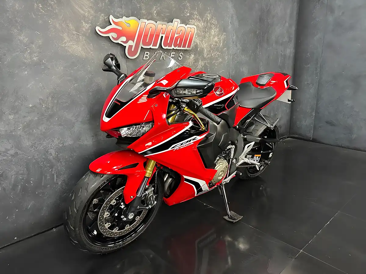 Used 2017 Honda CBR1000RR Fireblade 1000 Red - Interior and Exterior details 17