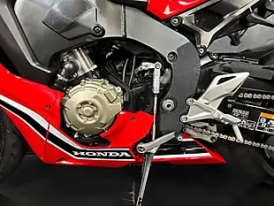 Used 2017 Honda CBR1000RR Fireblade 1000 Red - Interior and Exterior details 18