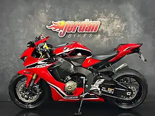 Used 2017 Honda CBR1000RR Fireblade 1000 Red - Interior and Exterior details 2