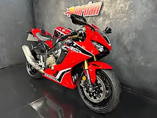 Used 2017 Honda CBR1000RR Fireblade 1000 Red - Interior and Exterior details 4