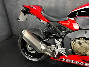Used 2017 Honda CBR1000RR Fireblade 1000 Red - Interior and Exterior details 7