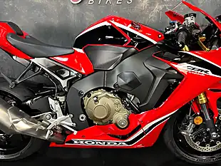 Used 2017 Honda CBR1000RR Fireblade 1000 Red - Interior and Exterior details 8