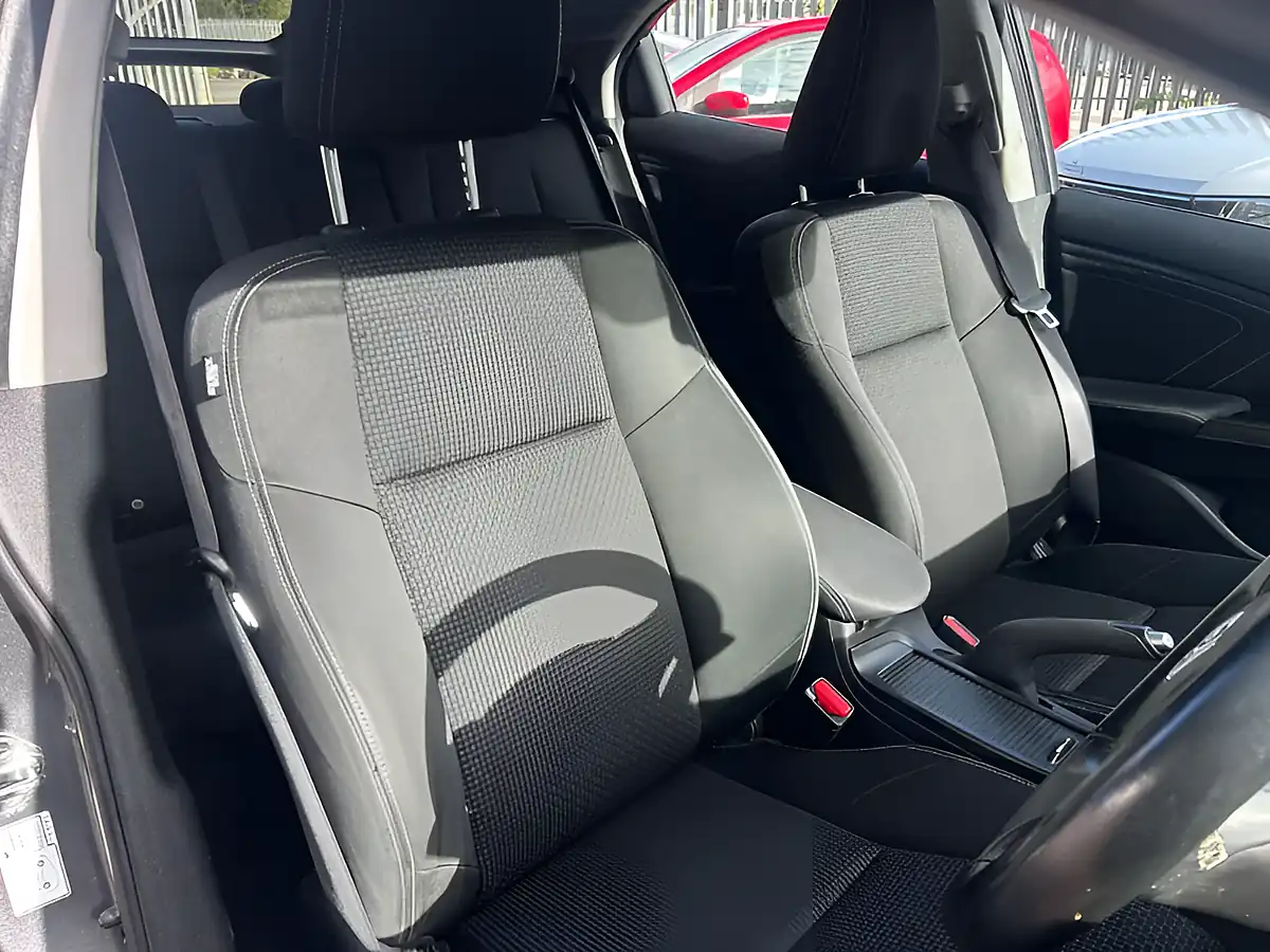 Used 2017 Honda Civic Se Plus (navi) Grey - Interior and Exterior details 4