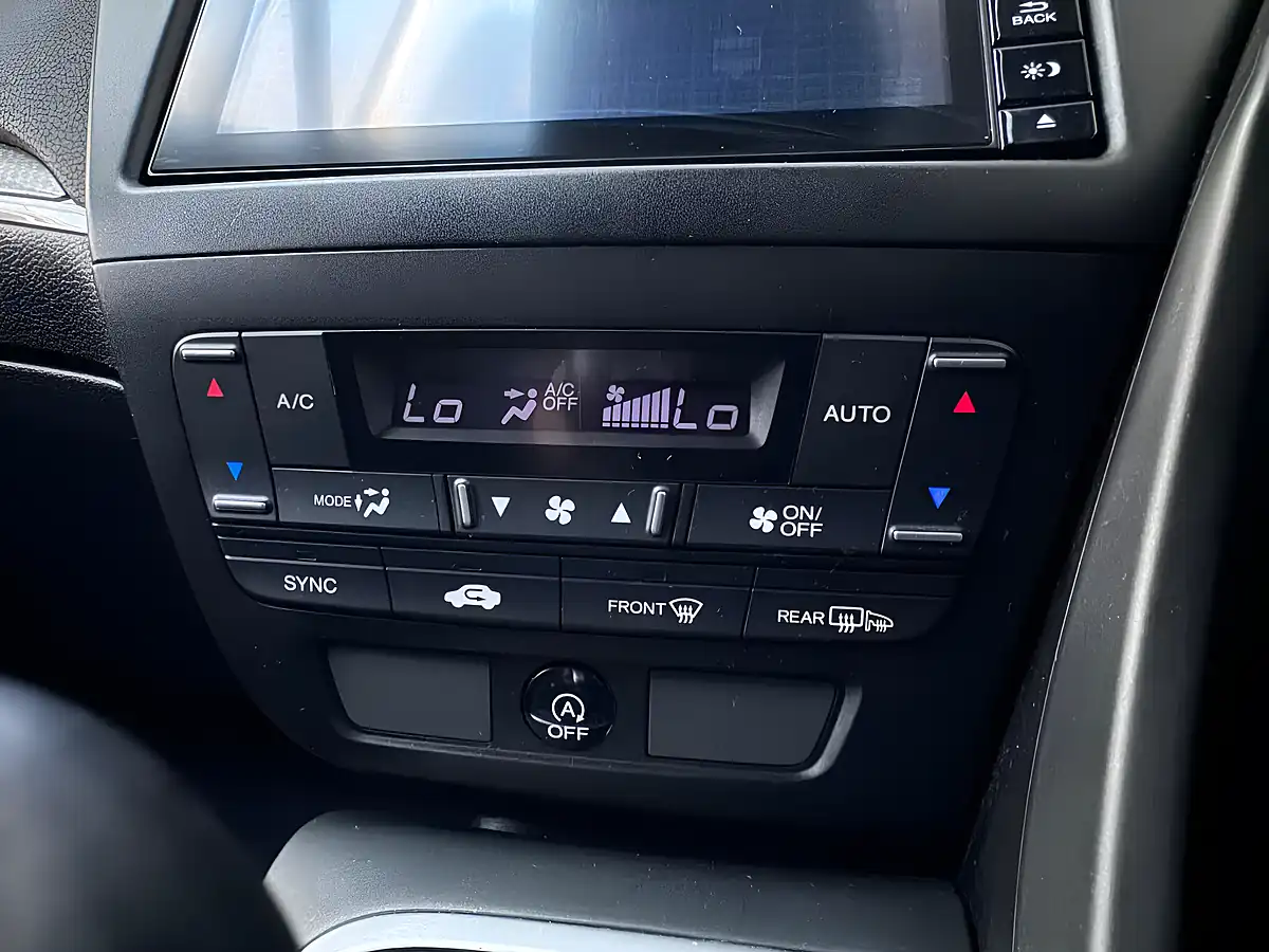Used 2017 Honda Civic Se Plus Tourer Twilight Blue - Interior and Exterior details 17