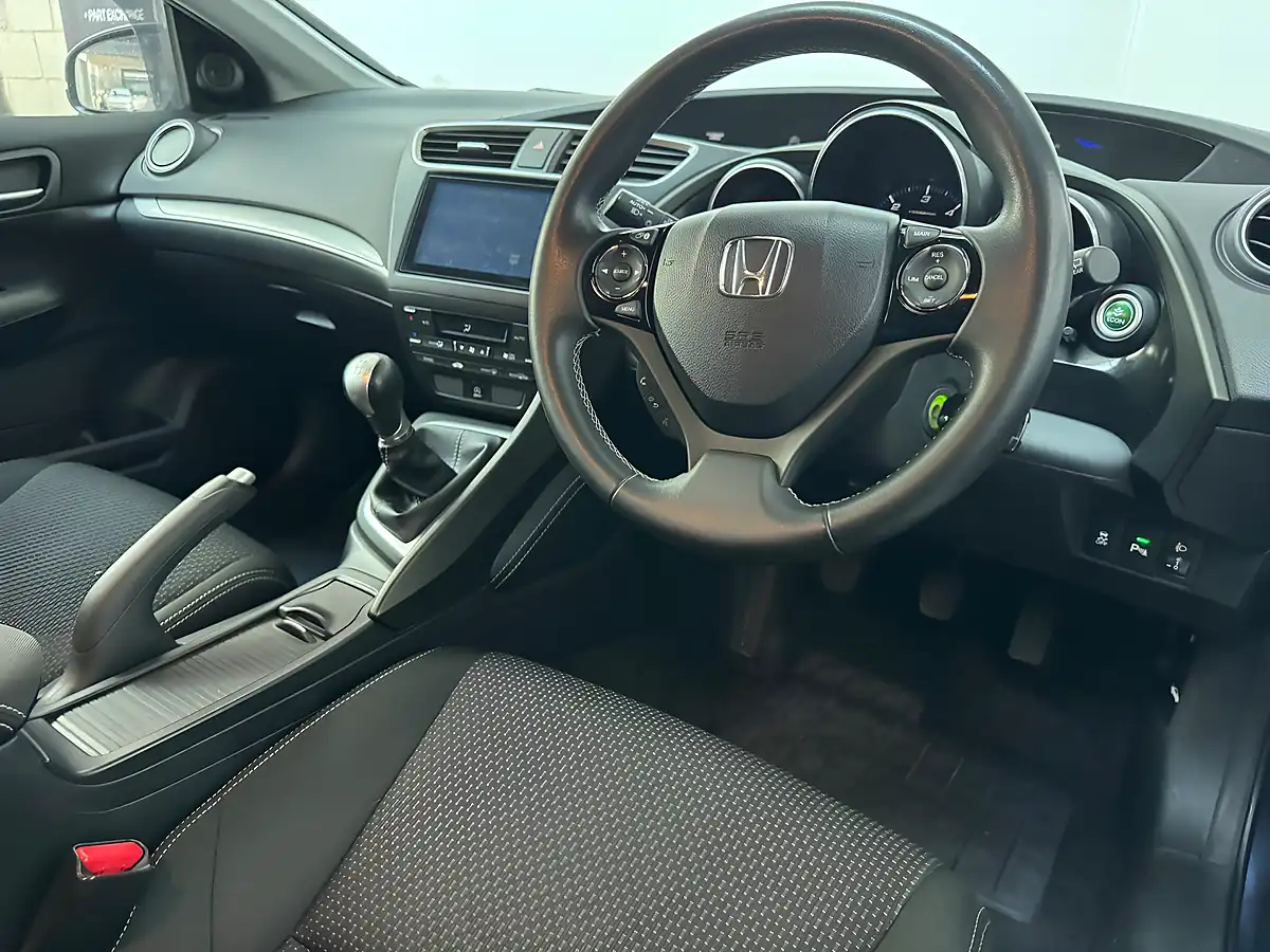 Used 2017 Honda Civic Se Plus Tourer Twilight Blue - Interior and Exterior details 3