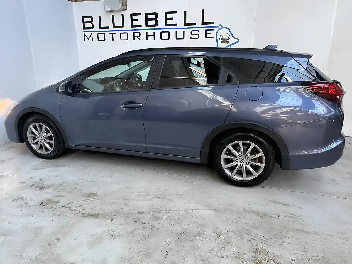 Used 2017 Honda Civic Se Plus Tourer Twilight Blue - Interior and Exterior details 6