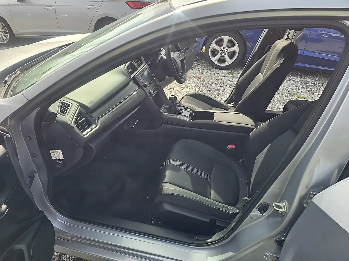 Used 2017 Honda Civic Se Silver - Interior and Exterior details 10