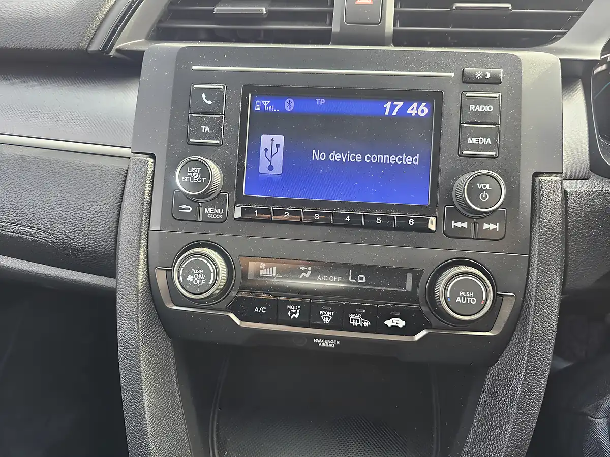 Used 2017 Honda Civic Se Silver - Interior and Exterior details 16