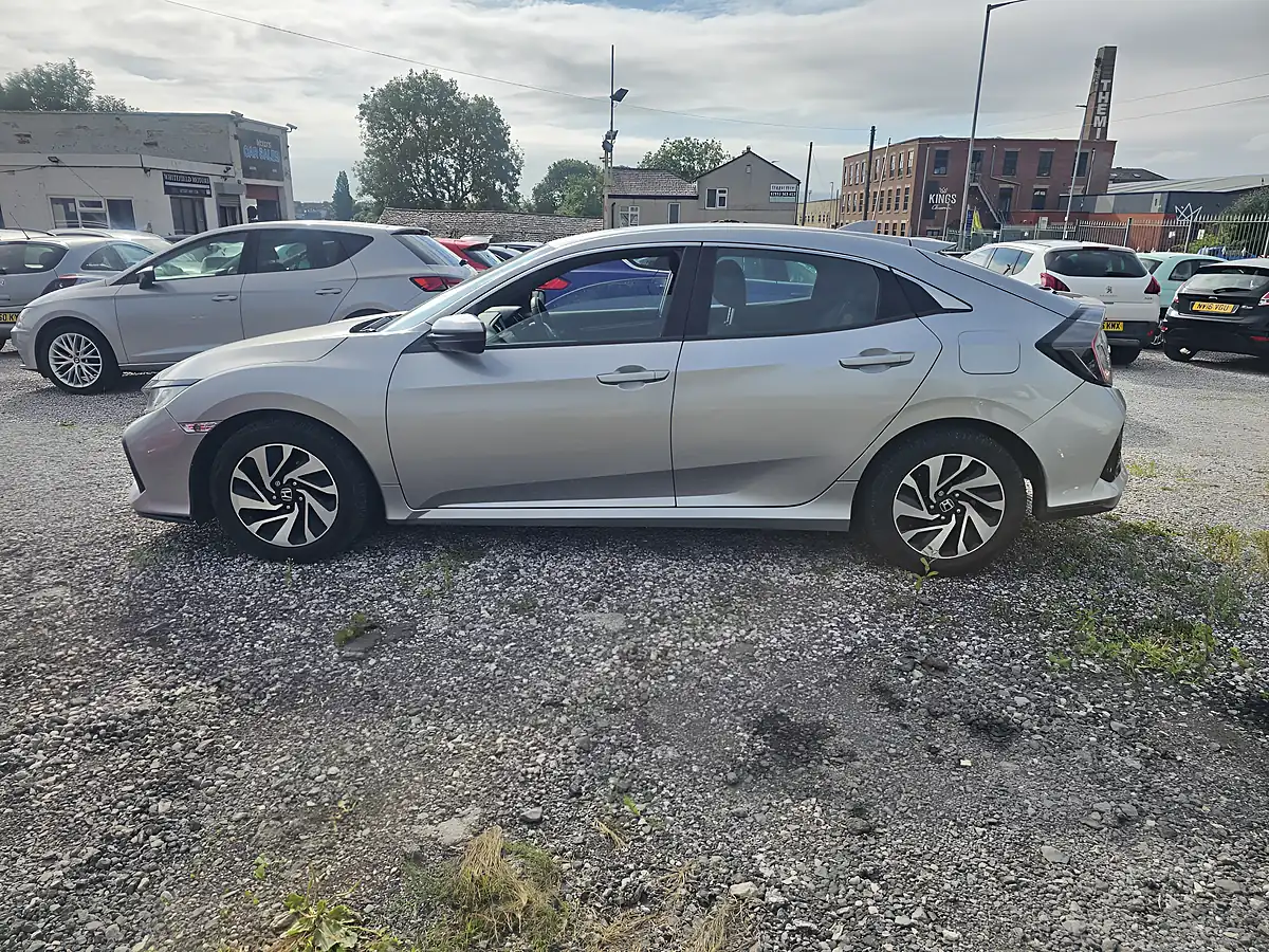 Used 2017 Honda Civic Se Silver - Interior and Exterior details 4