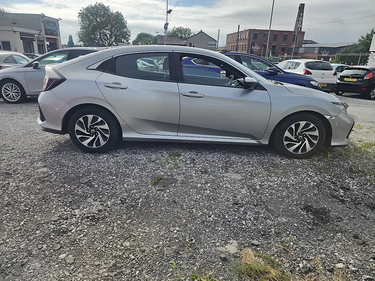 Used 2017 Honda Civic Se Silver - Interior and Exterior details 5