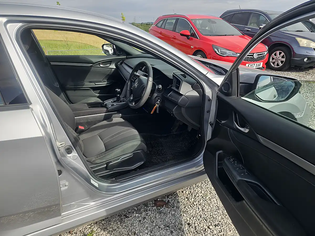 Used 2017 Honda Civic Se Silver - Interior and Exterior details 9