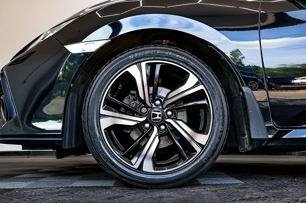 Used 2017 Honda Civic Sr Black - Interior and Exterior details 11