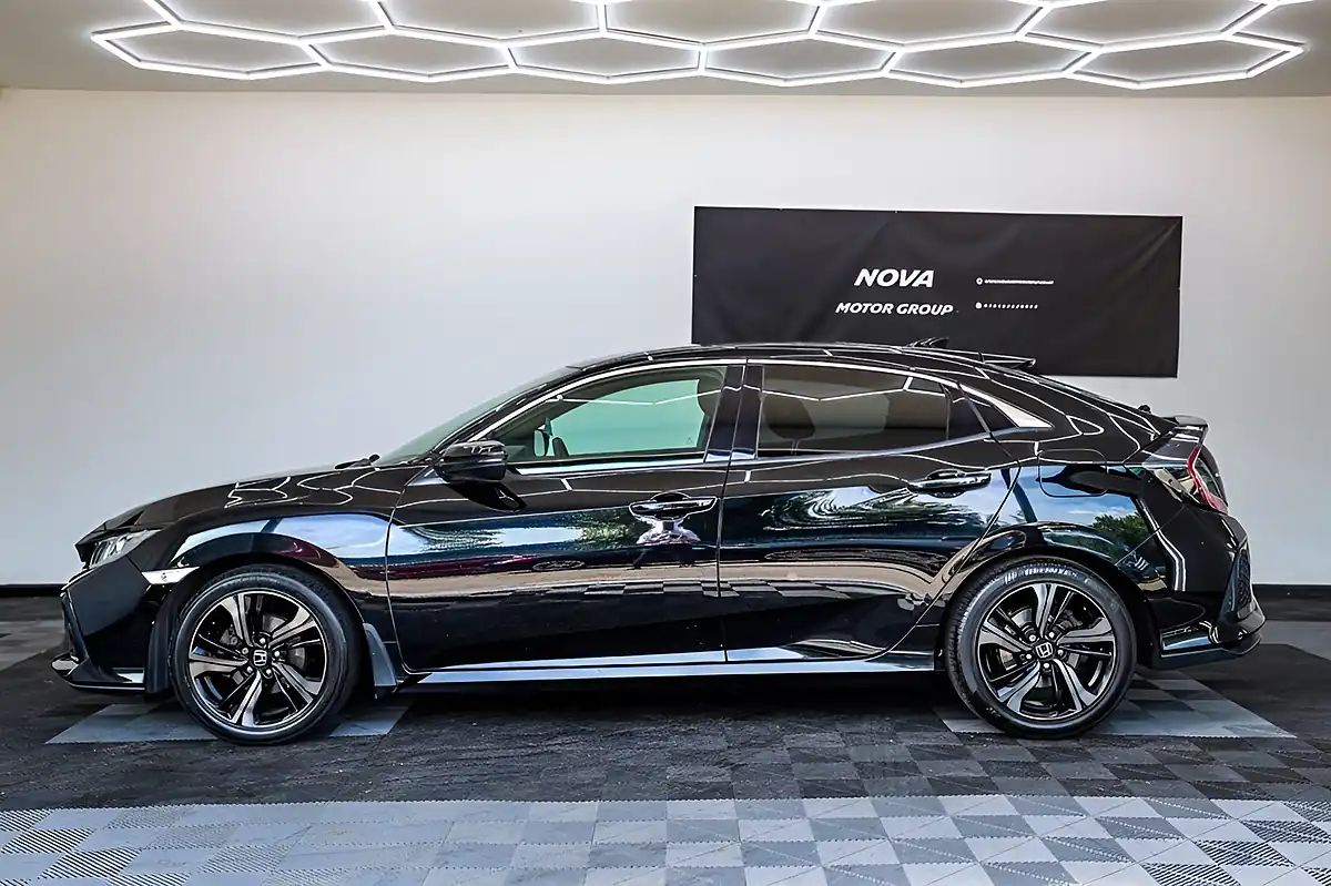 Used 2017 Honda Civic Sr Black - Interior and Exterior details 5