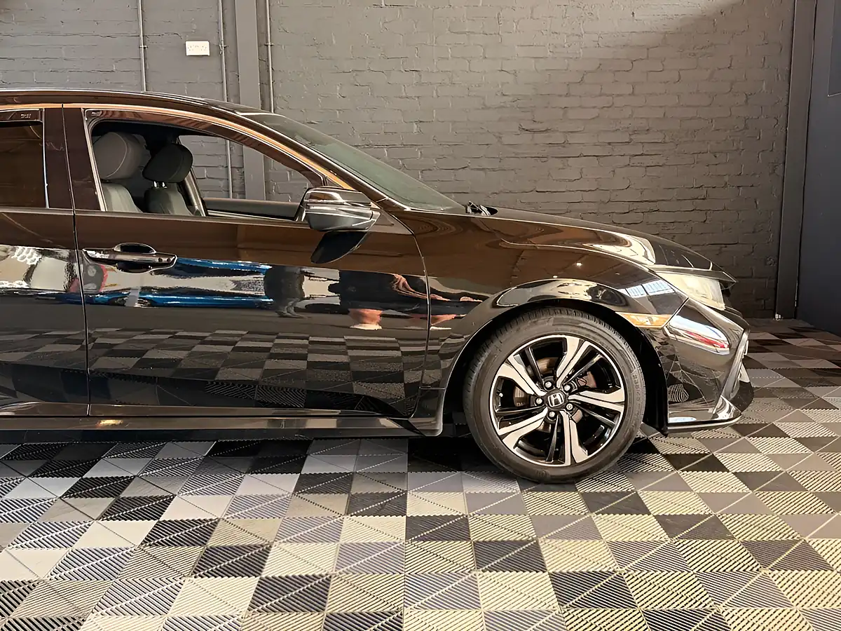 Used 2017 Honda Civic Sr Metallic Black - Interior and Exterior details 10