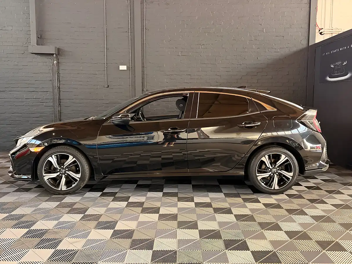 Used 2017 Honda Civic Sr Metallic Black - Interior and Exterior details 4