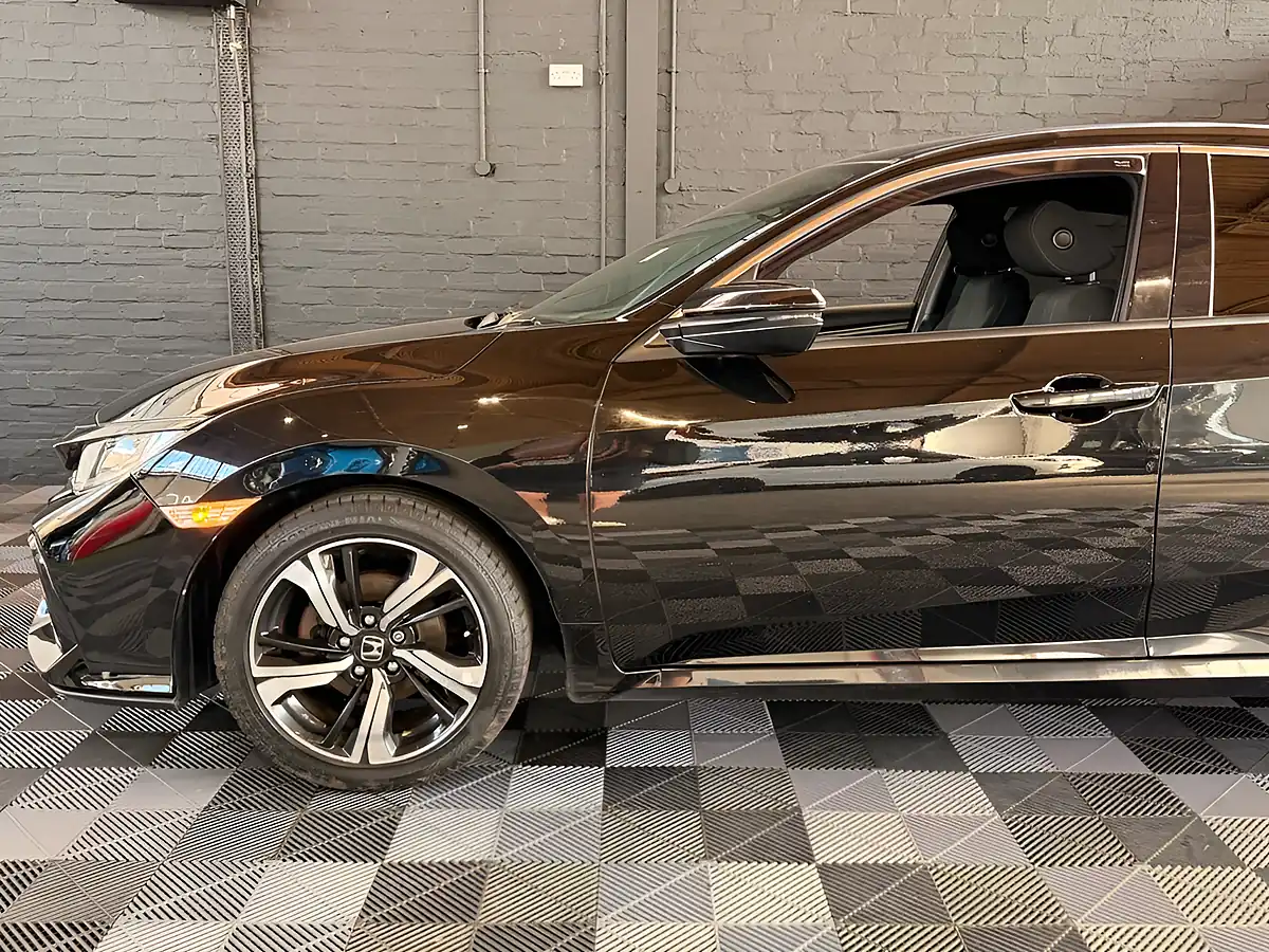 Used 2017 Honda Civic Sr Metallic Black - Interior and Exterior details 5