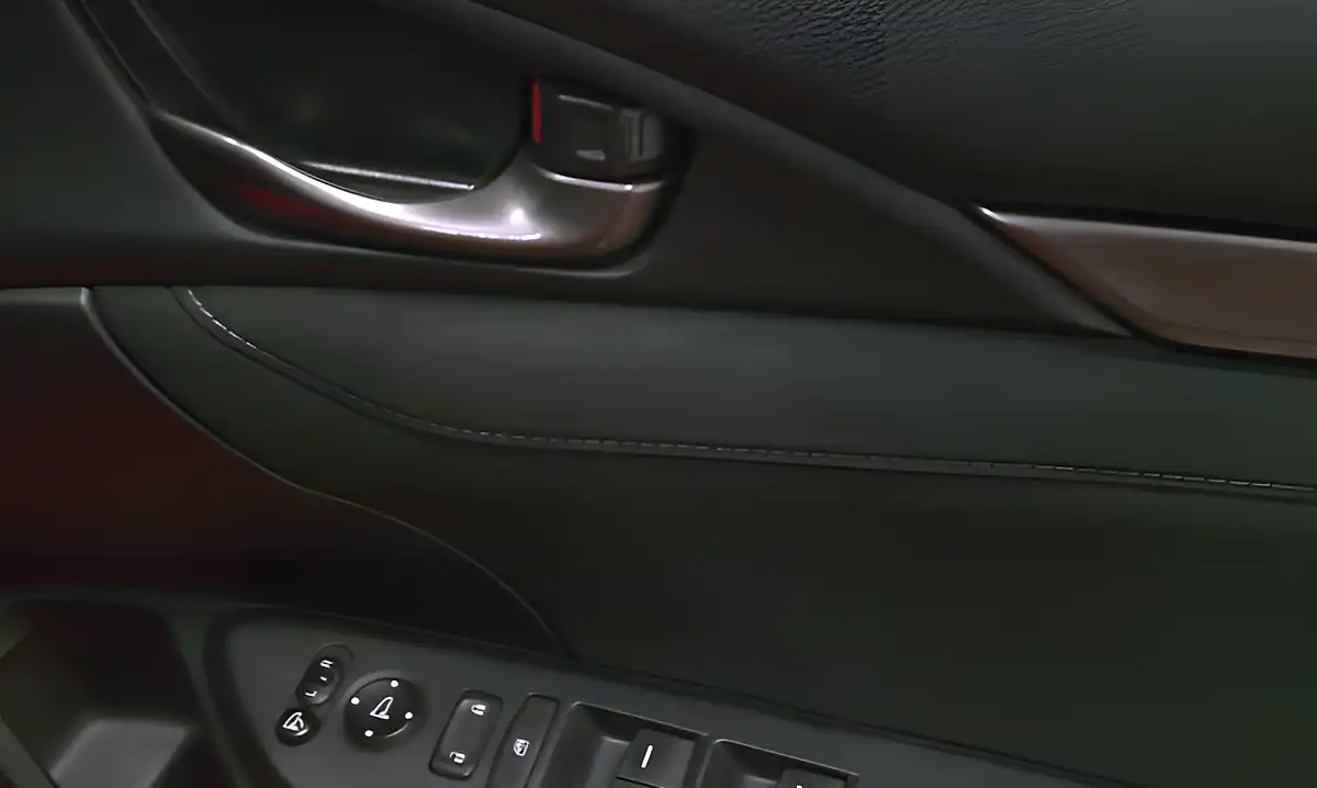 Used 2017 Honda Civic Sr Passion Red - Interior and Exterior details 11