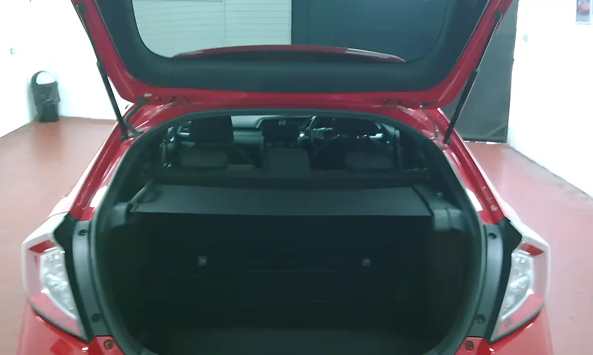 Used 2017 Honda Civic Sr Passion Red - Interior and Exterior details 9