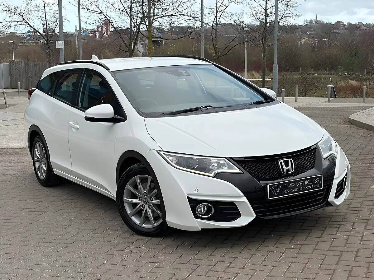 Used 2017 Honda Civic Tourer White - Front View