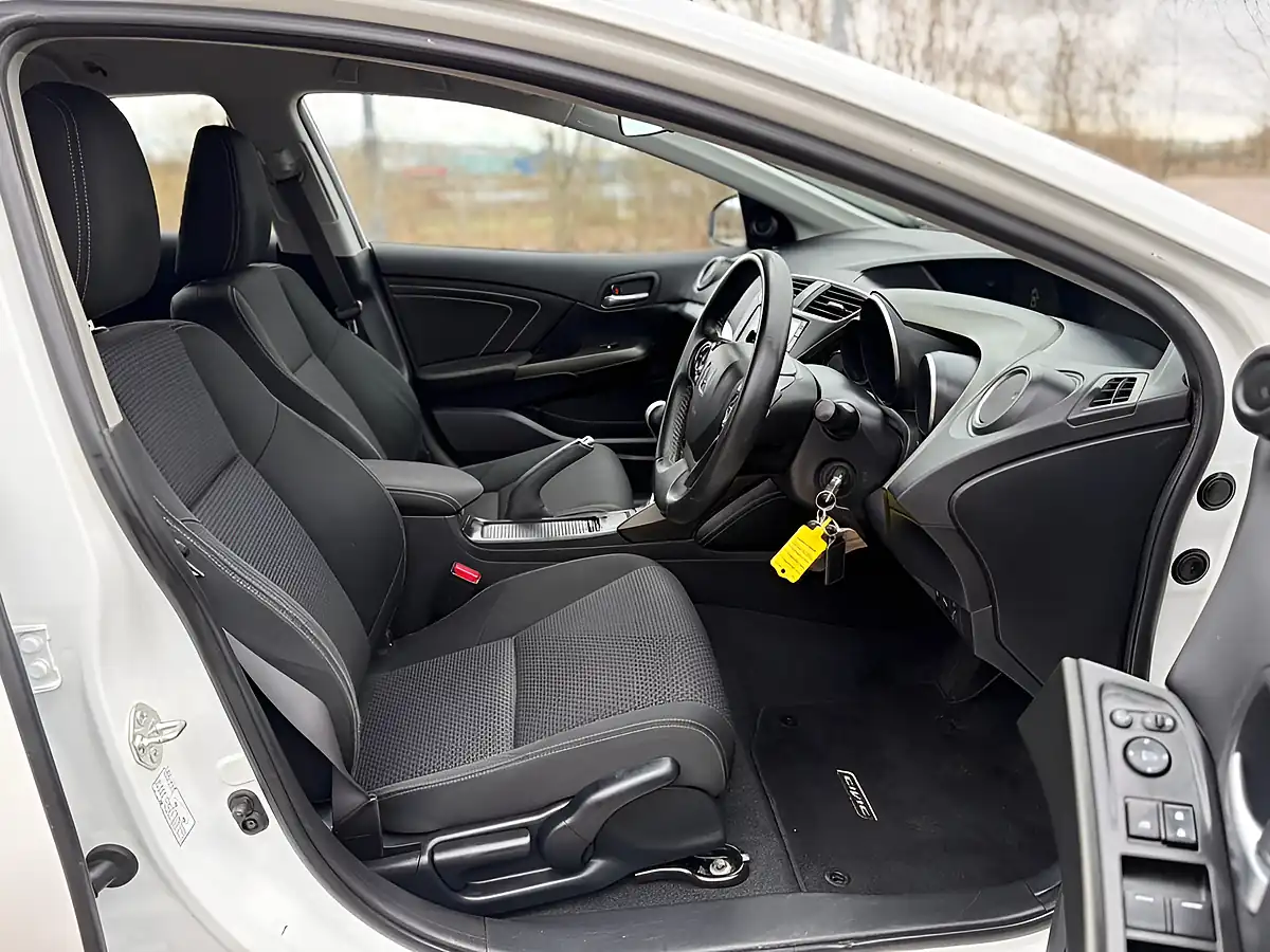 Used 2017 Honda Civic Tourer White - Interior and Exterior details 14