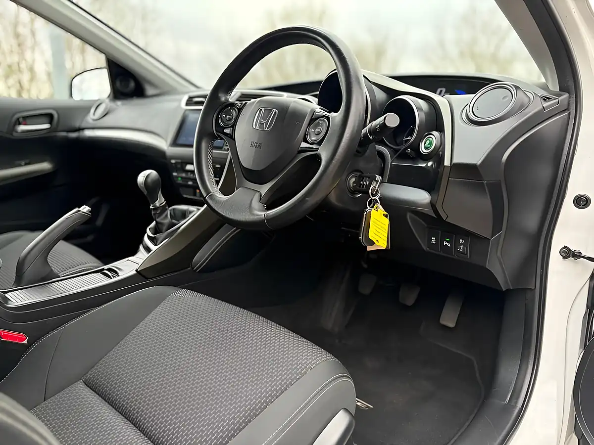 Used 2017 Honda Civic Tourer White - Interior and Exterior details 17