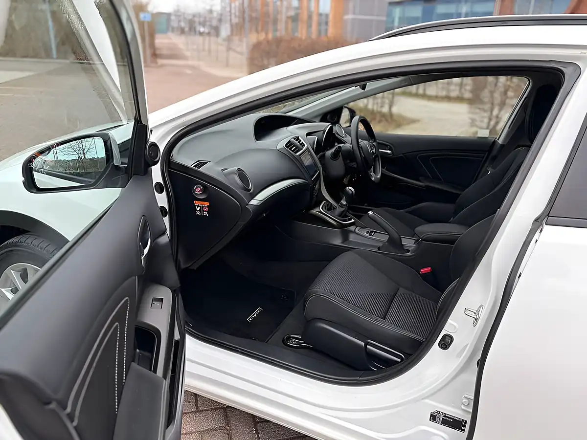 Used 2017 Honda Civic Tourer White - Interior and Exterior details 20