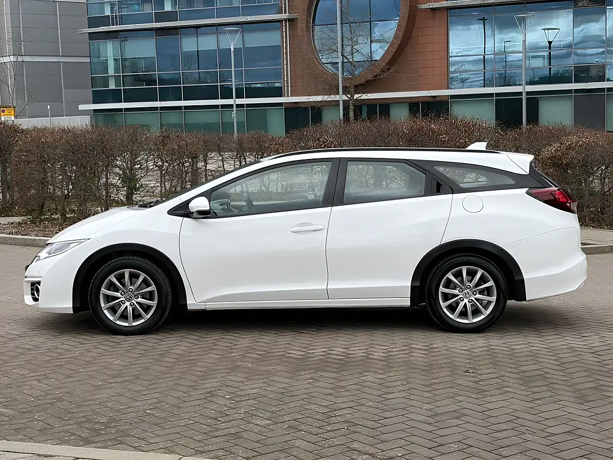 Used 2017 Honda Civic Tourer White - Interior and Exterior details 3