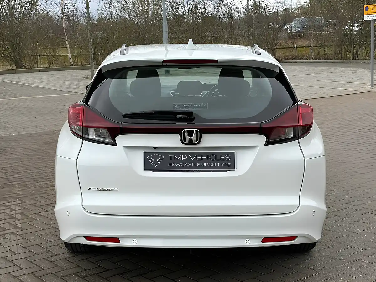 Used 2017 Honda Civic Tourer White - Interior and Exterior details 4