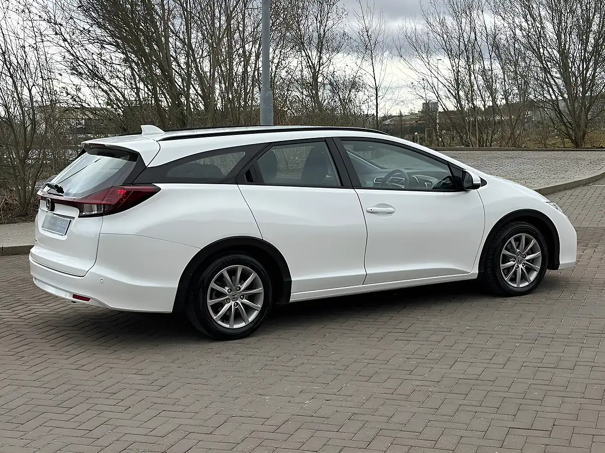 Used 2017 Honda Civic Tourer White - Interior and Exterior details 8