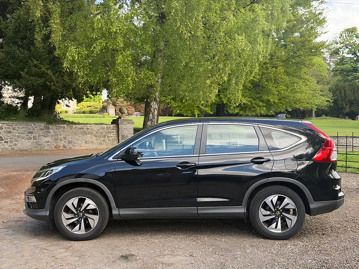 Used 2017 Honda Cr-V Se Black - Interior and Exterior details 4
