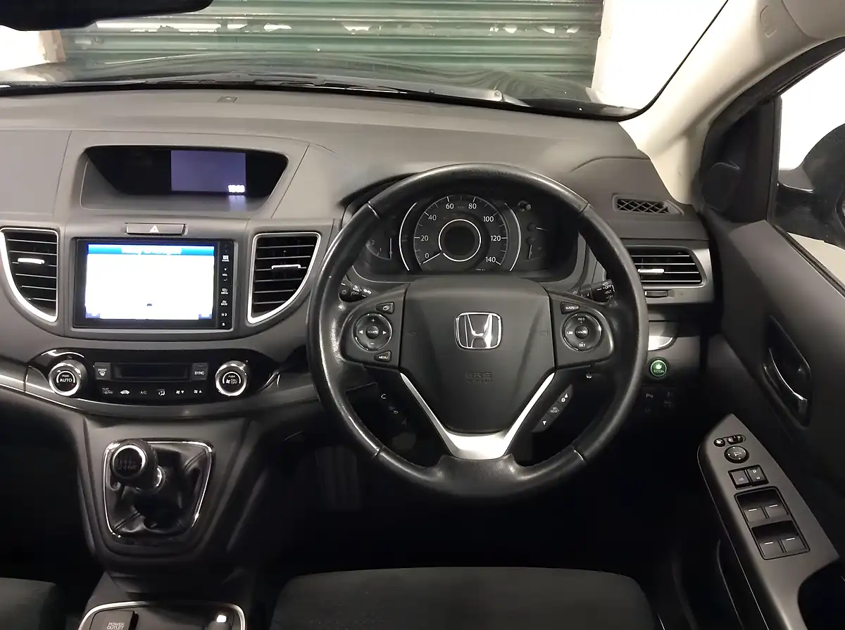 Used 2017 Honda Cr-V Se Plus Navi Black - Interior and Exterior details 16