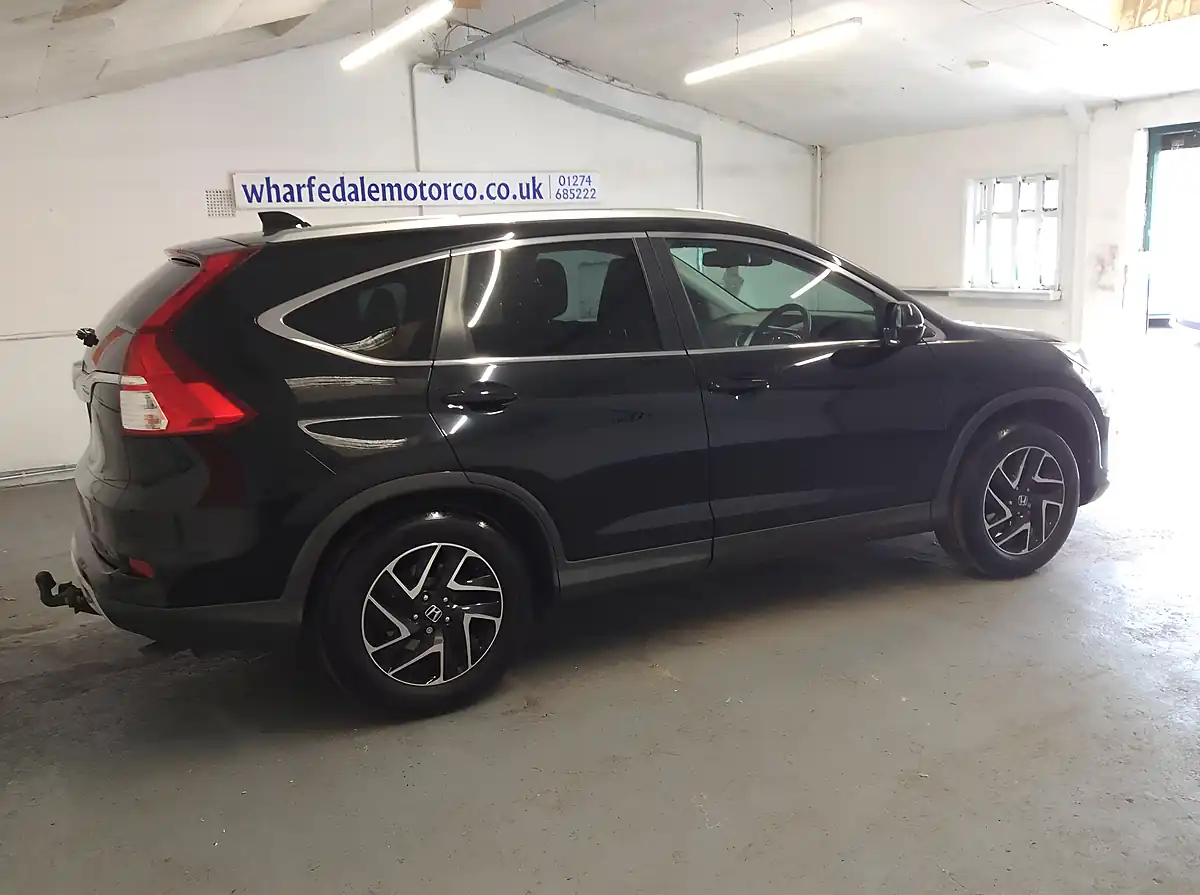 Used 2017 Honda Cr-V Se Plus Navi Black - Interior and Exterior details 8