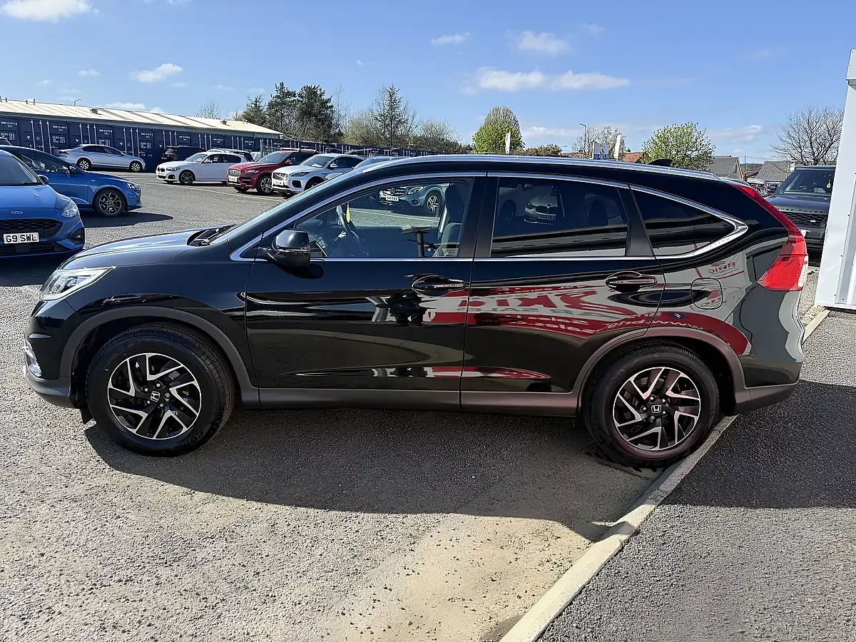 Used 2017 Honda Cr-V Se Plus Navi Black - Interior and Exterior details 6