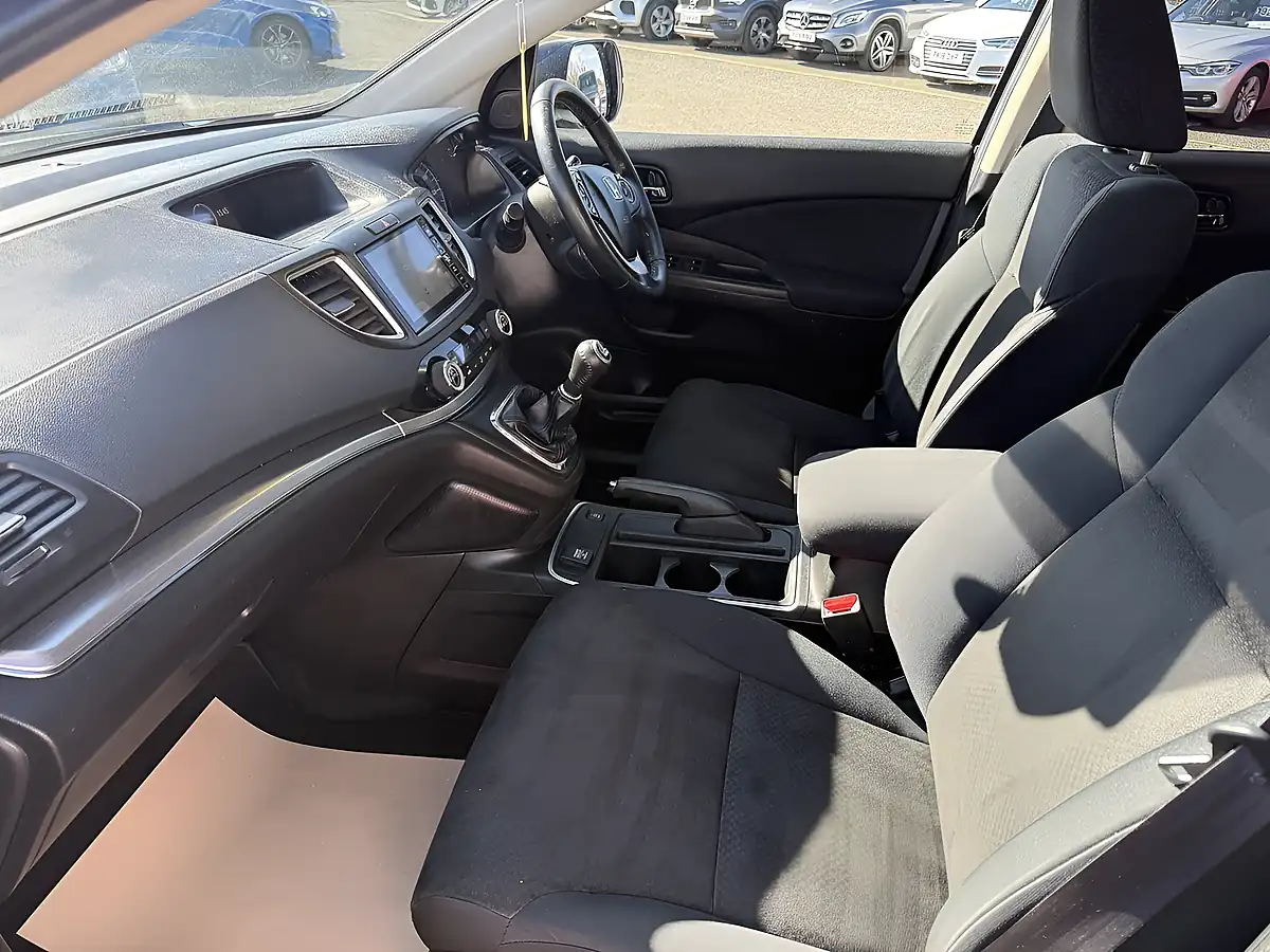 Used 2017 Honda Cr-V Se Plus Navi Black - Interior and Exterior details 9