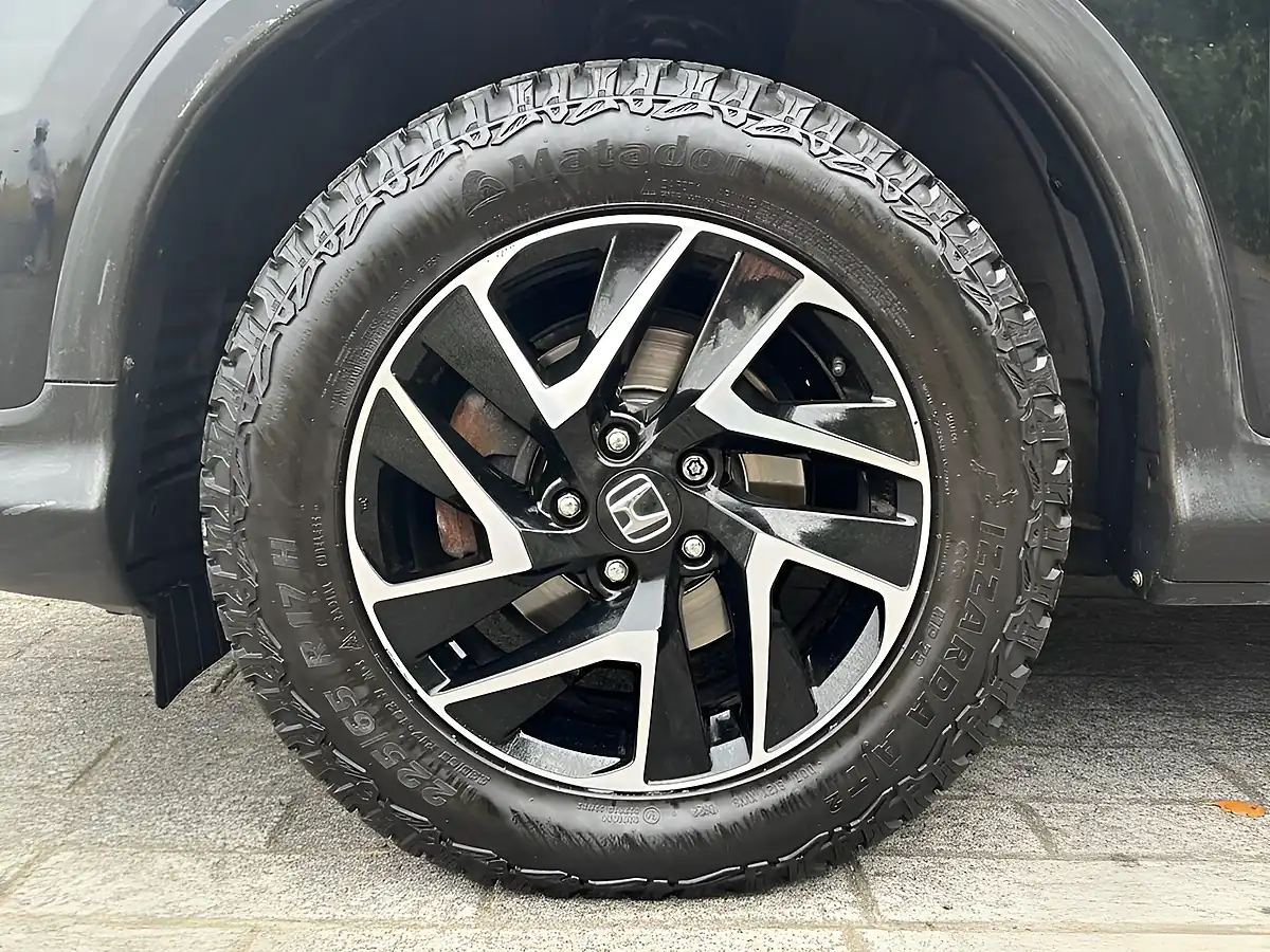 Used 2017 Honda Cr-V Se Plus Navi Black - Interior and Exterior details 4