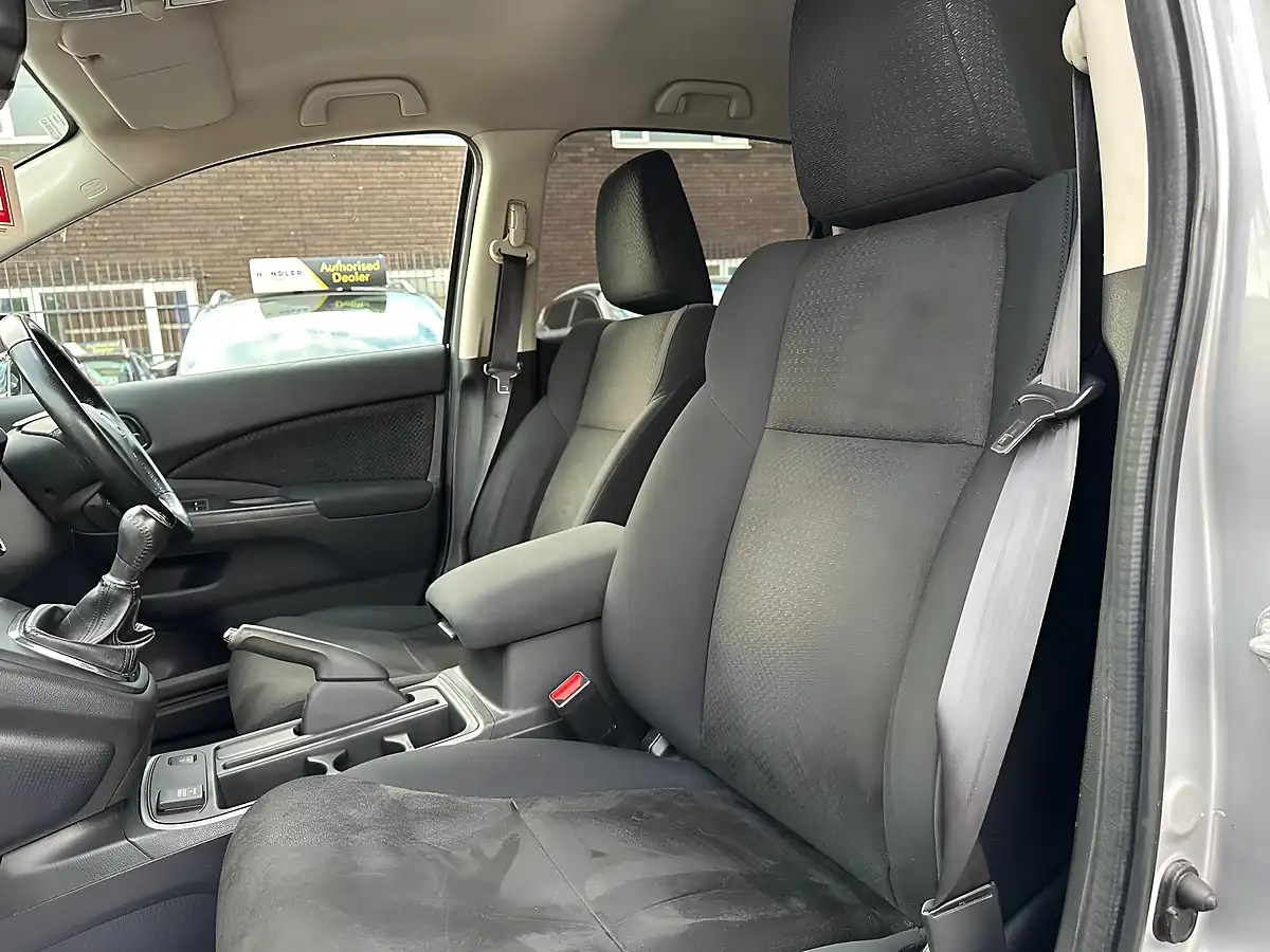 Used 2017 Honda Cr-V Se Plus Navi Silver - Interior and Exterior details 12