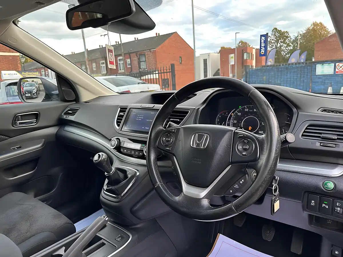 Used 2017 Honda Cr-V Se Plus Navi Silver - Interior and Exterior details 14