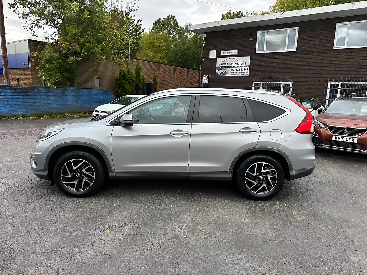 Used 2017 Honda Cr-V Se Plus Navi Silver - Interior and Exterior details 4