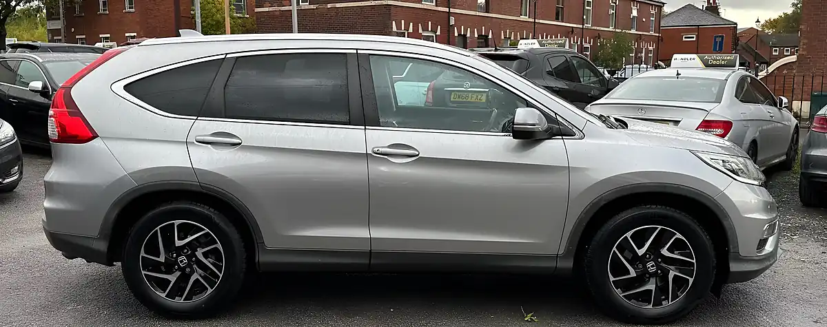 Used 2017 Honda Cr-V Se Plus Navi Silver - Interior and Exterior details 8