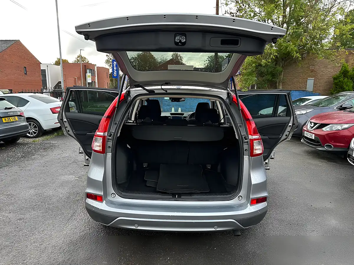 Used 2017 Honda Cr-V Se Plus Navi Silver - Interior and Exterior details 9