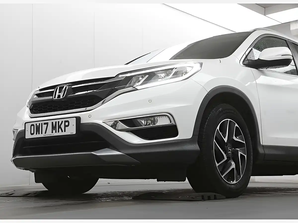 Used 2017 Honda Cr-V Se+ White - Interior and Exterior details 5