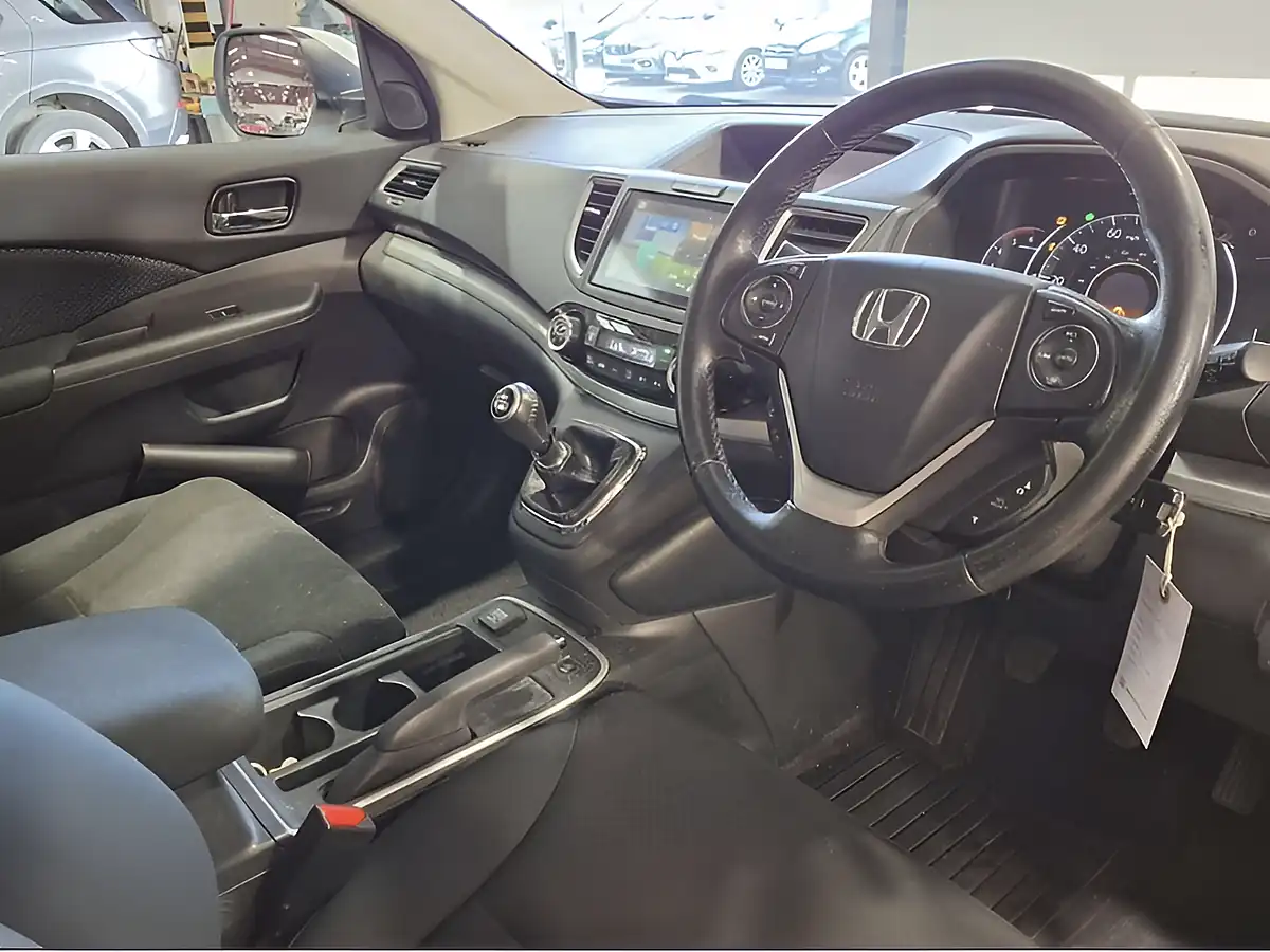 Used 2017 Honda Cr-V Se+ White - Interior and Exterior details 8