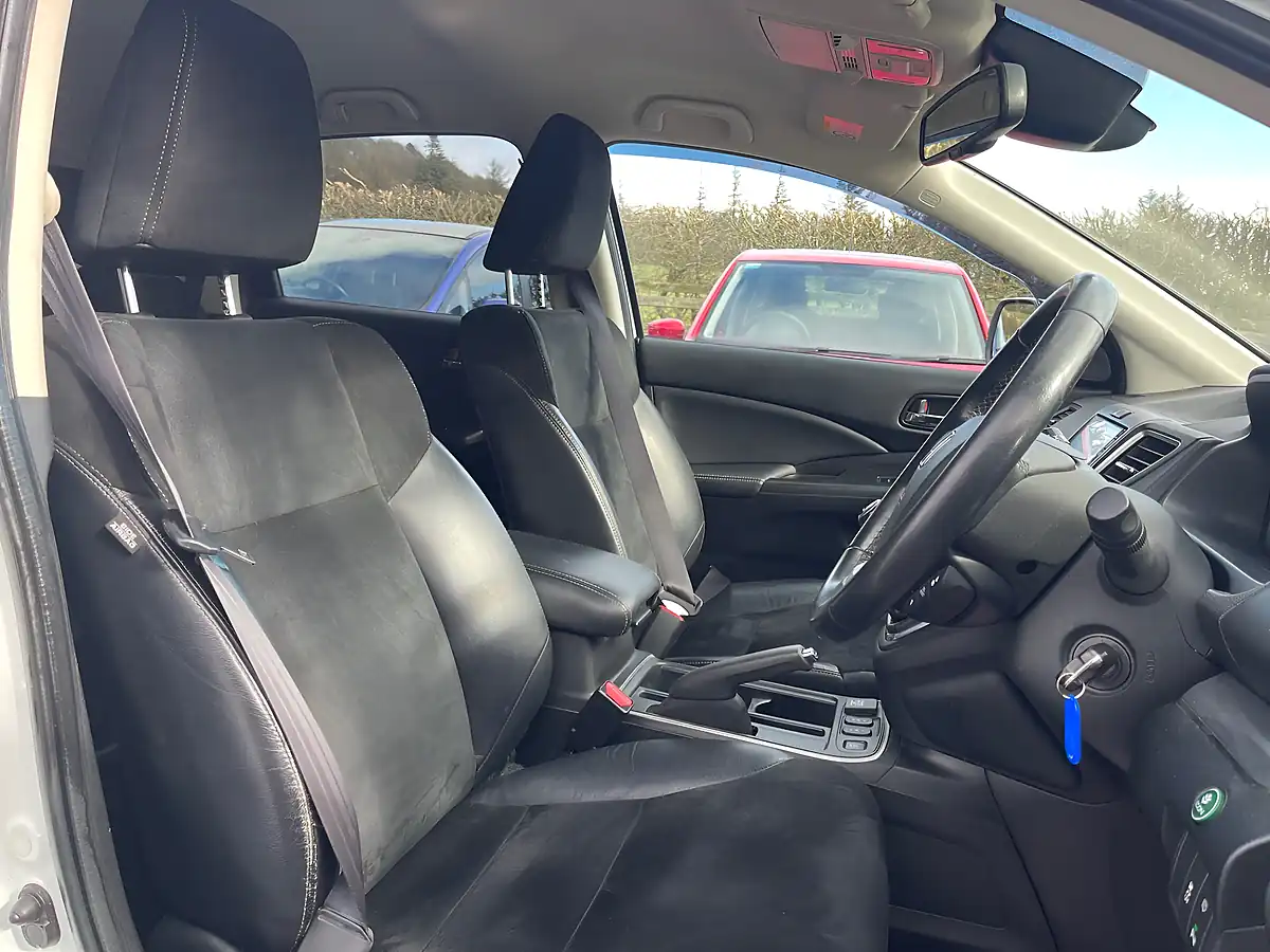 Used 2017 Honda Cr-V Sr White - Interior and Exterior details 10
