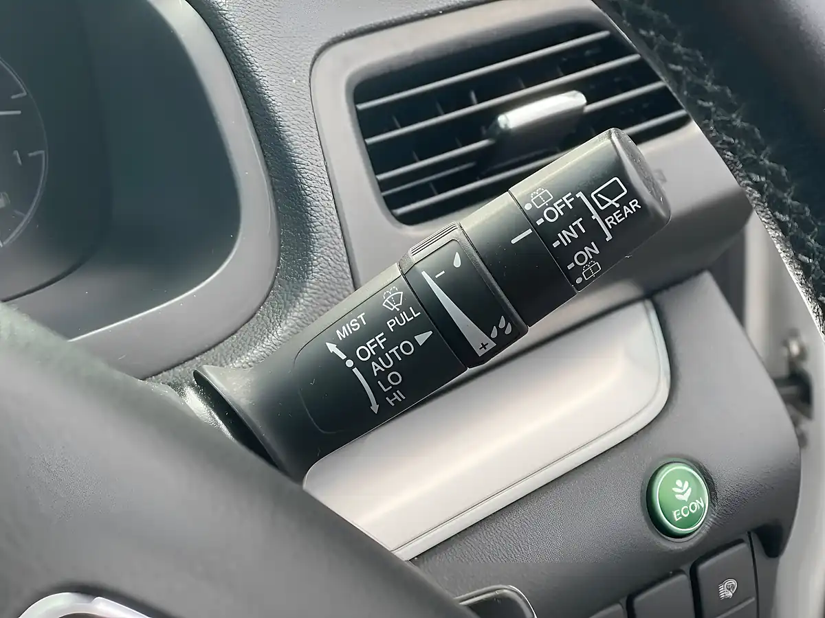 Used 2017 Honda Cr-V Sr White - Interior and Exterior details 14