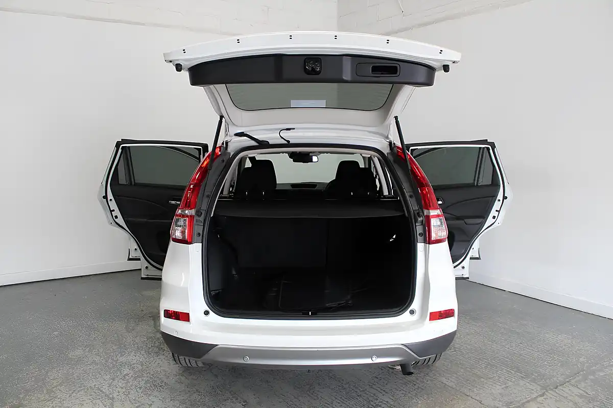 Used 2017 Honda Cr-V Sr White - Interior and Exterior details 11