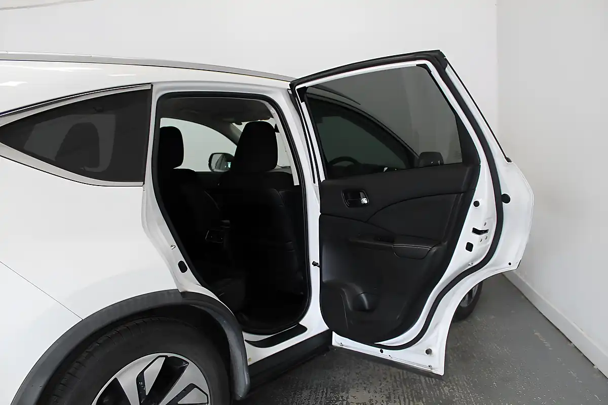 Used 2017 Honda Cr-V Sr White - Interior and Exterior details 12