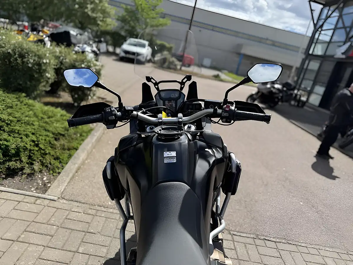Used 2017 Honda Crf 1000 D-H Africa Twin Black - Interior and Exterior details 10